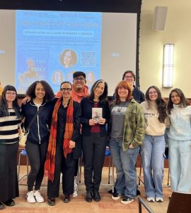 group of students pose with professor Fiore and invited author Maria Laurino