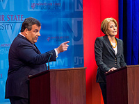 Christie points to crowd at debate with Buono.