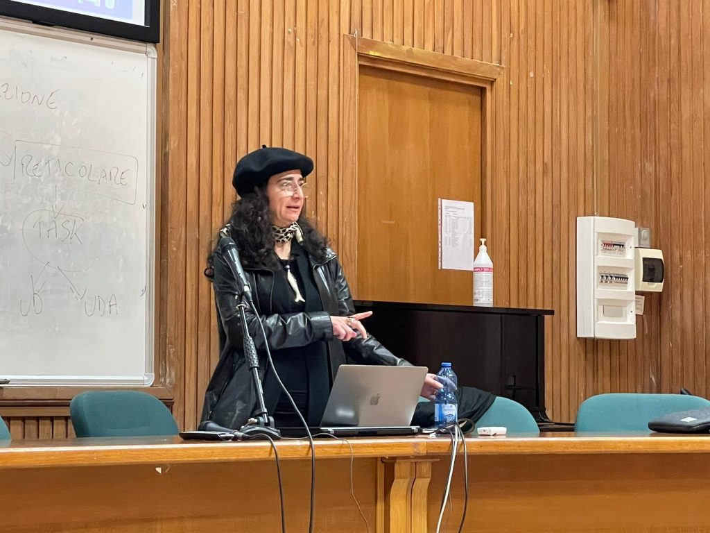 Prof. Teresa Fiore teaching the seminar at UNIPA