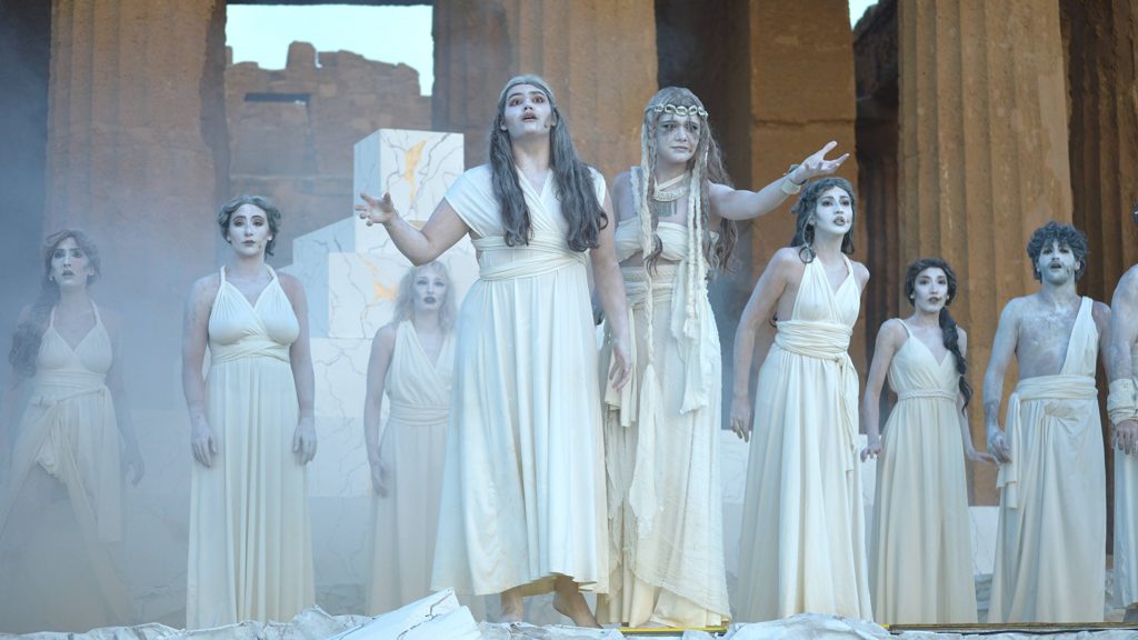 Risveglio show MSU students