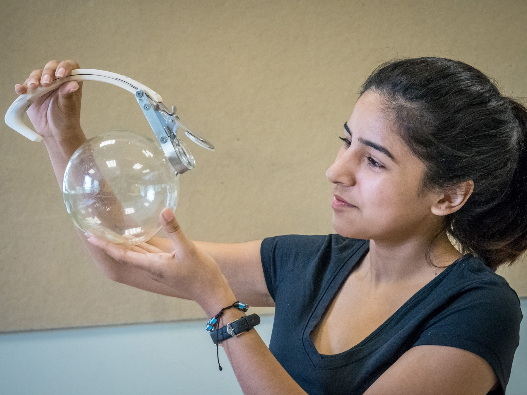Gabriela Veizaga with her Kawa teapot.