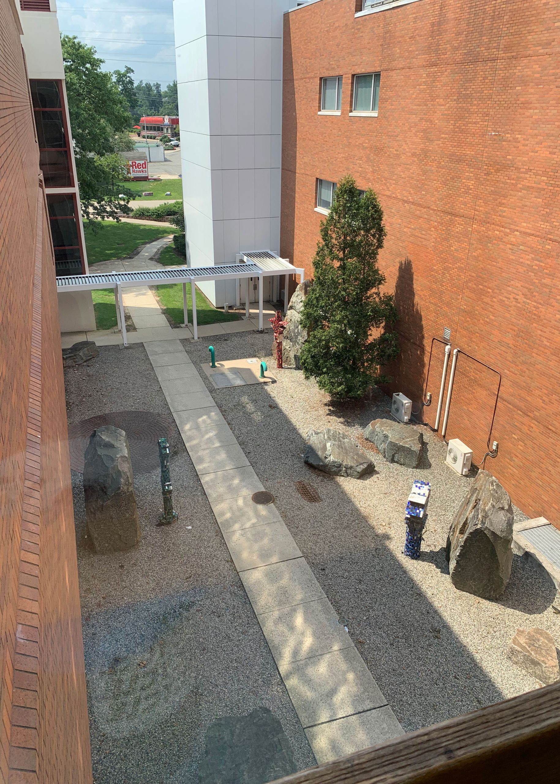 courtyard between Richardson and Science Halls