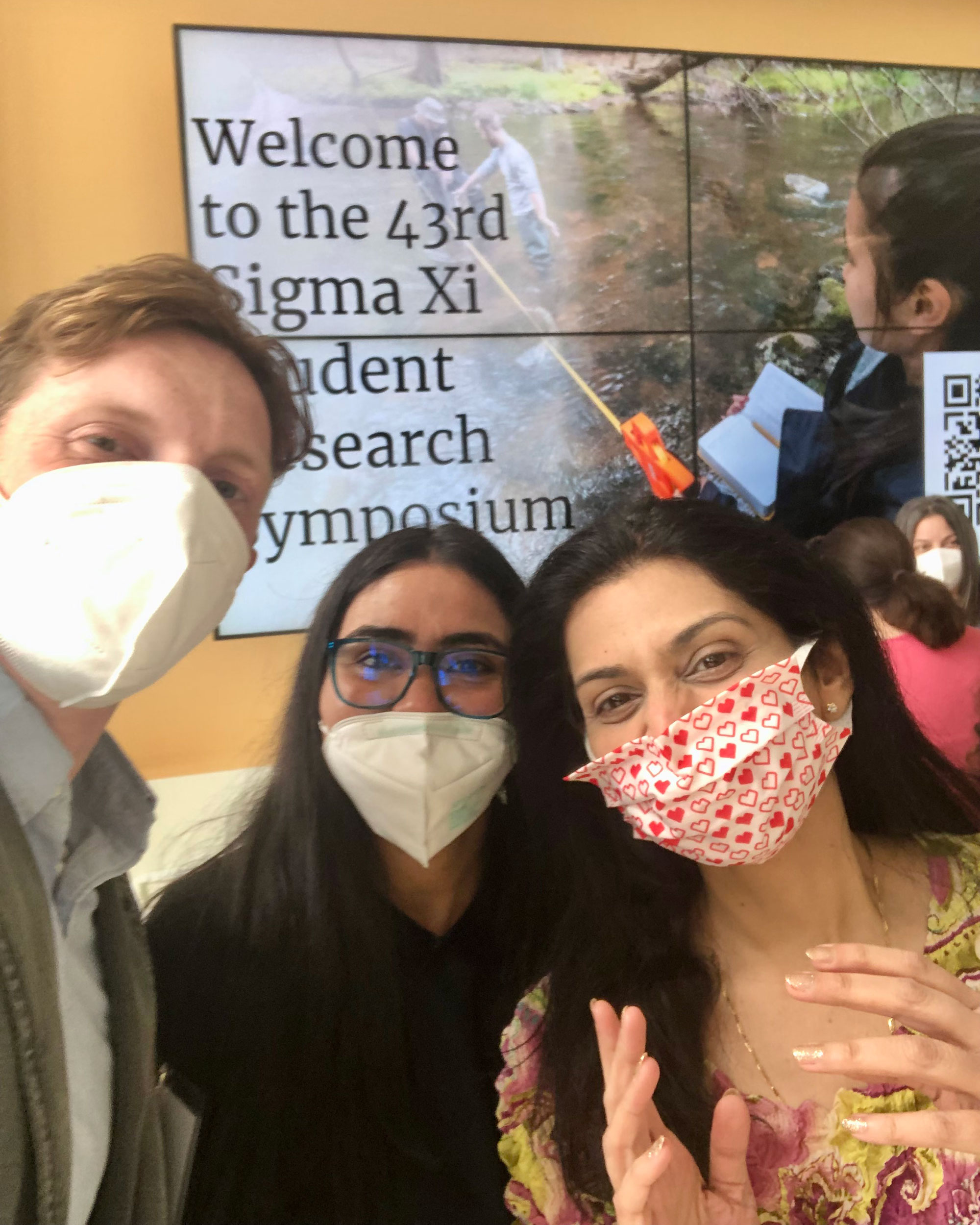 Varde selfie with students