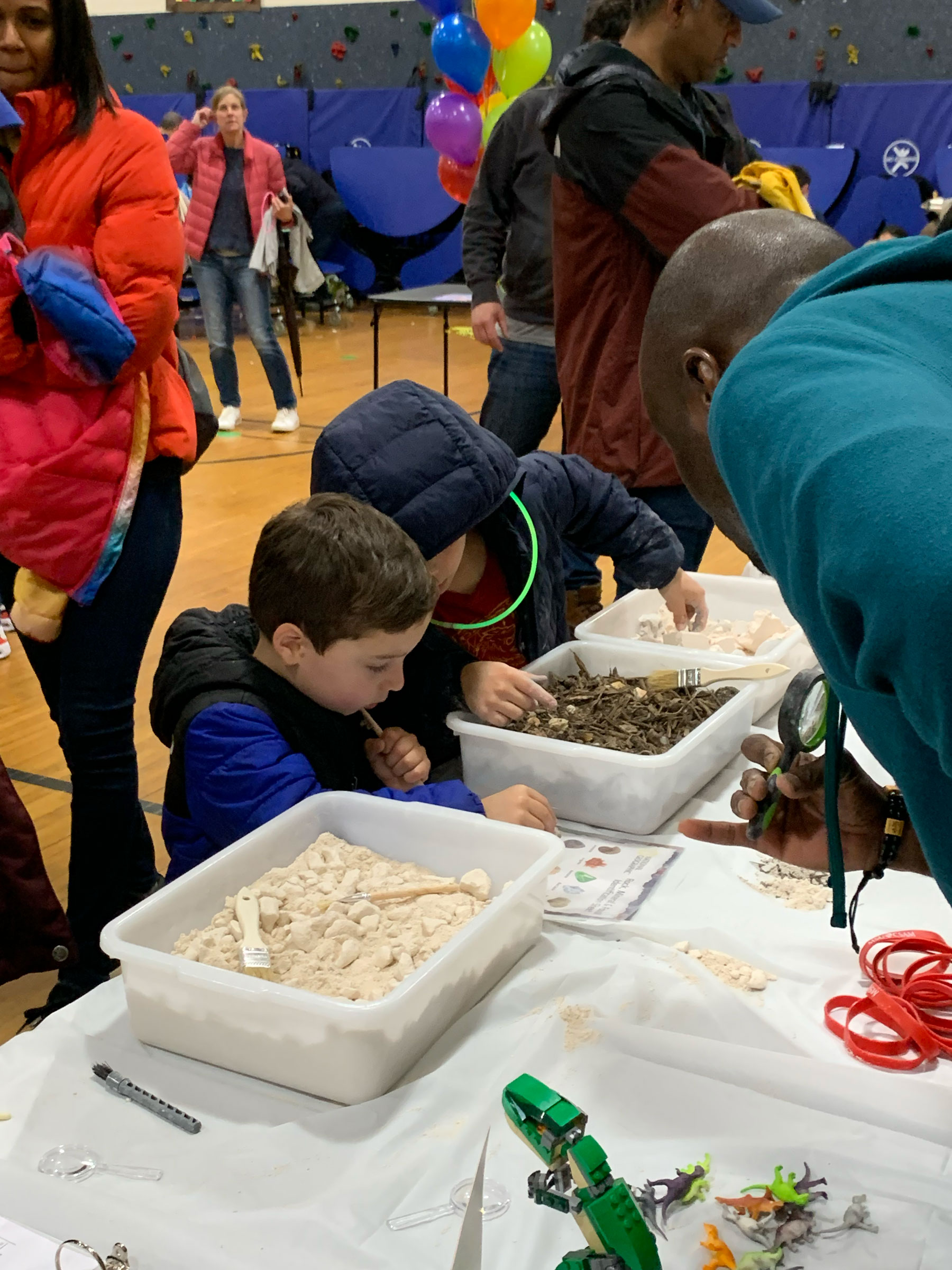 elementary school students at EAES table