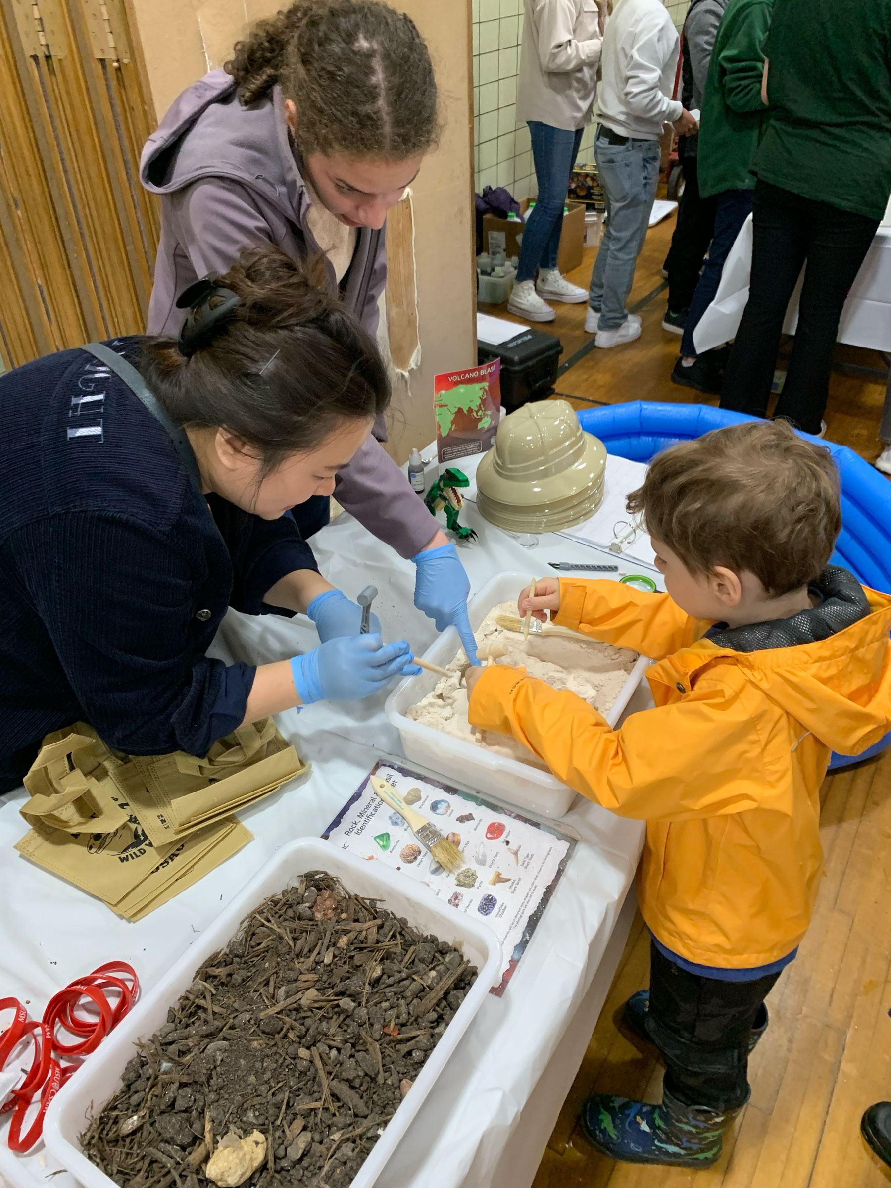 elementary school students at EAES table