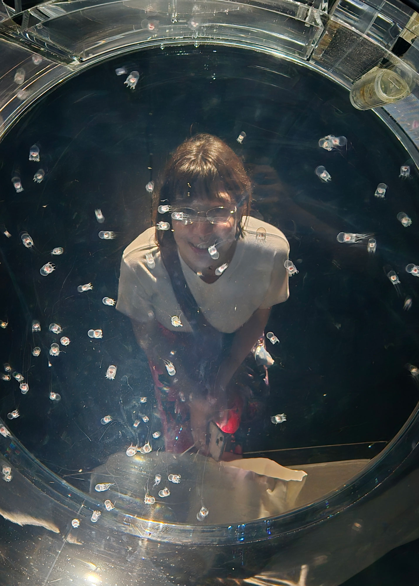 aquarium mirror selfie