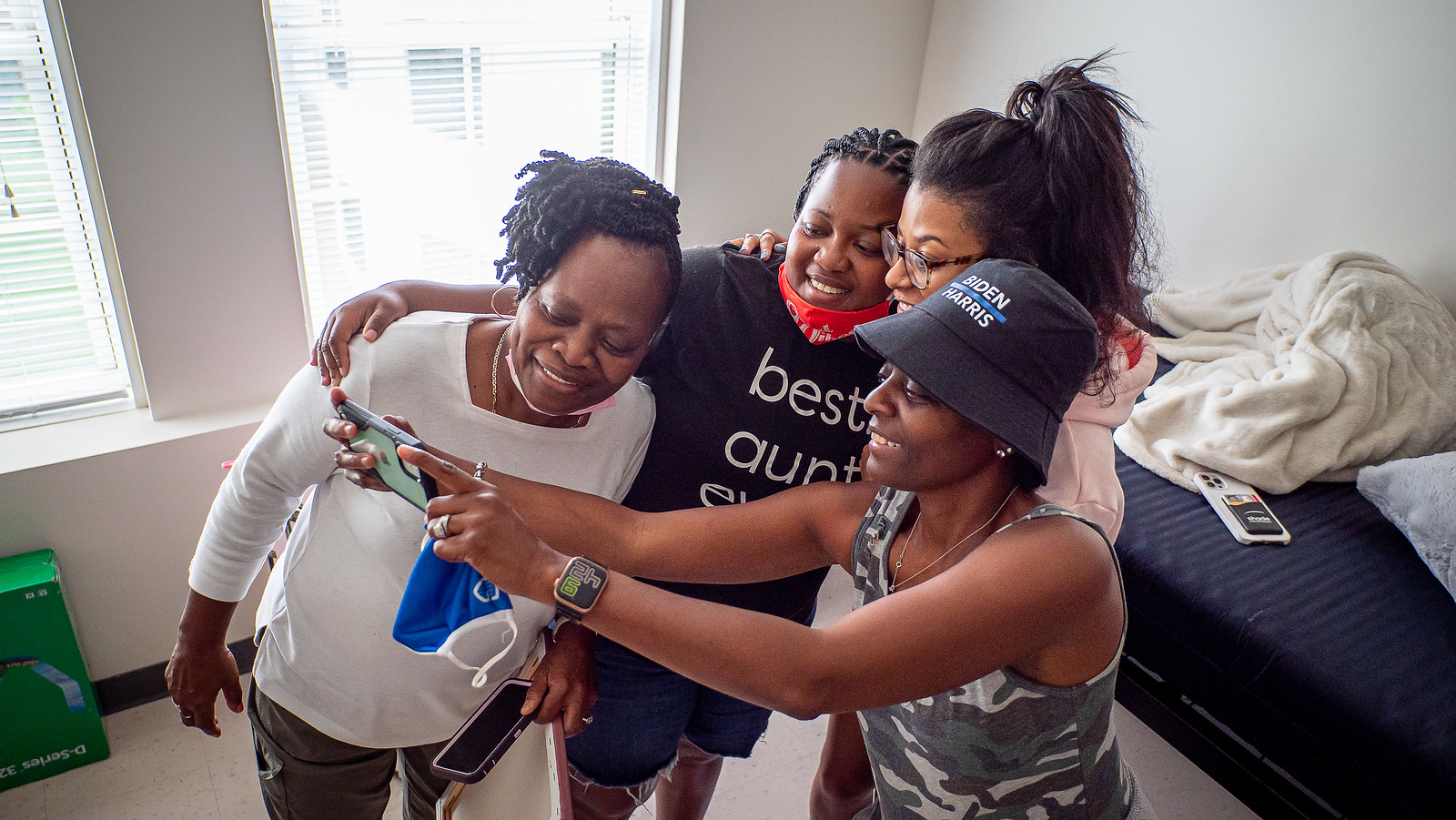 Maddie McKenzie, freshman, Criminal Justice, from Delaware, with her family