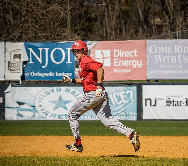 Jesse Baiza running from first base to second base.