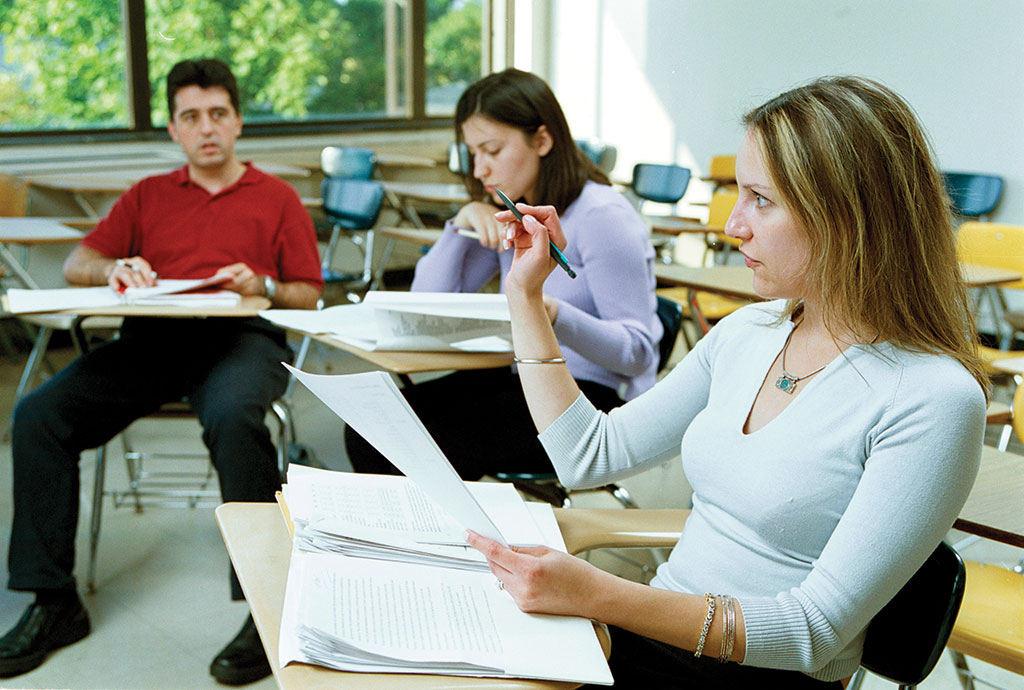 Students in first Honors program class at MSU