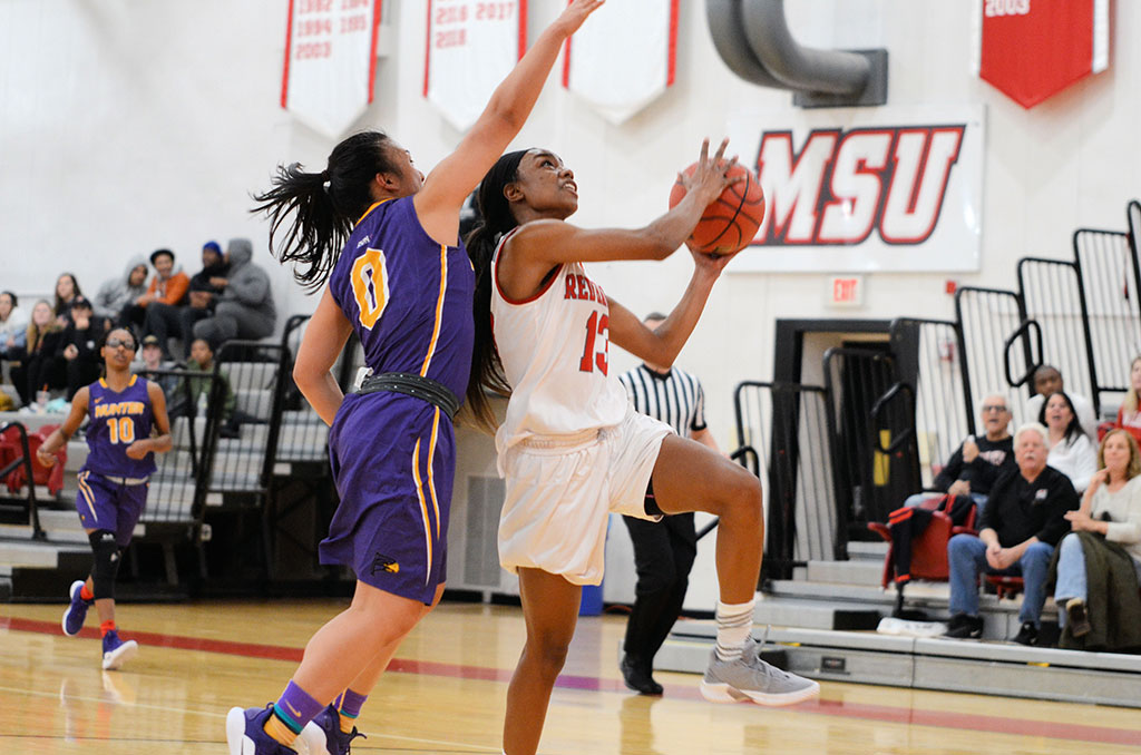 Kim Calloway goes up for a layup prior to a shoulder injury.