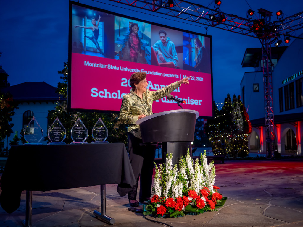 Cole addresses the audience at the awards ceremony.