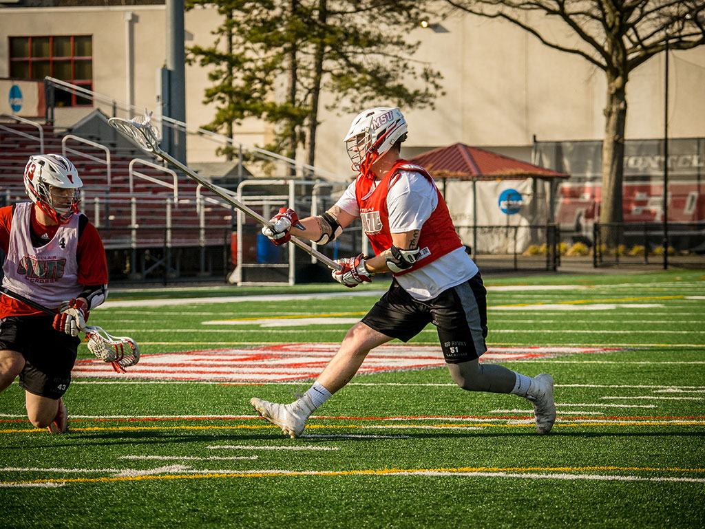 Side shot of Max Frankovits playing lacrosse.