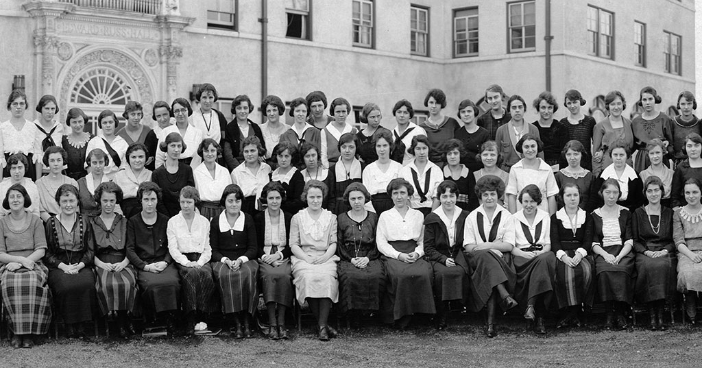 All women class in 1918