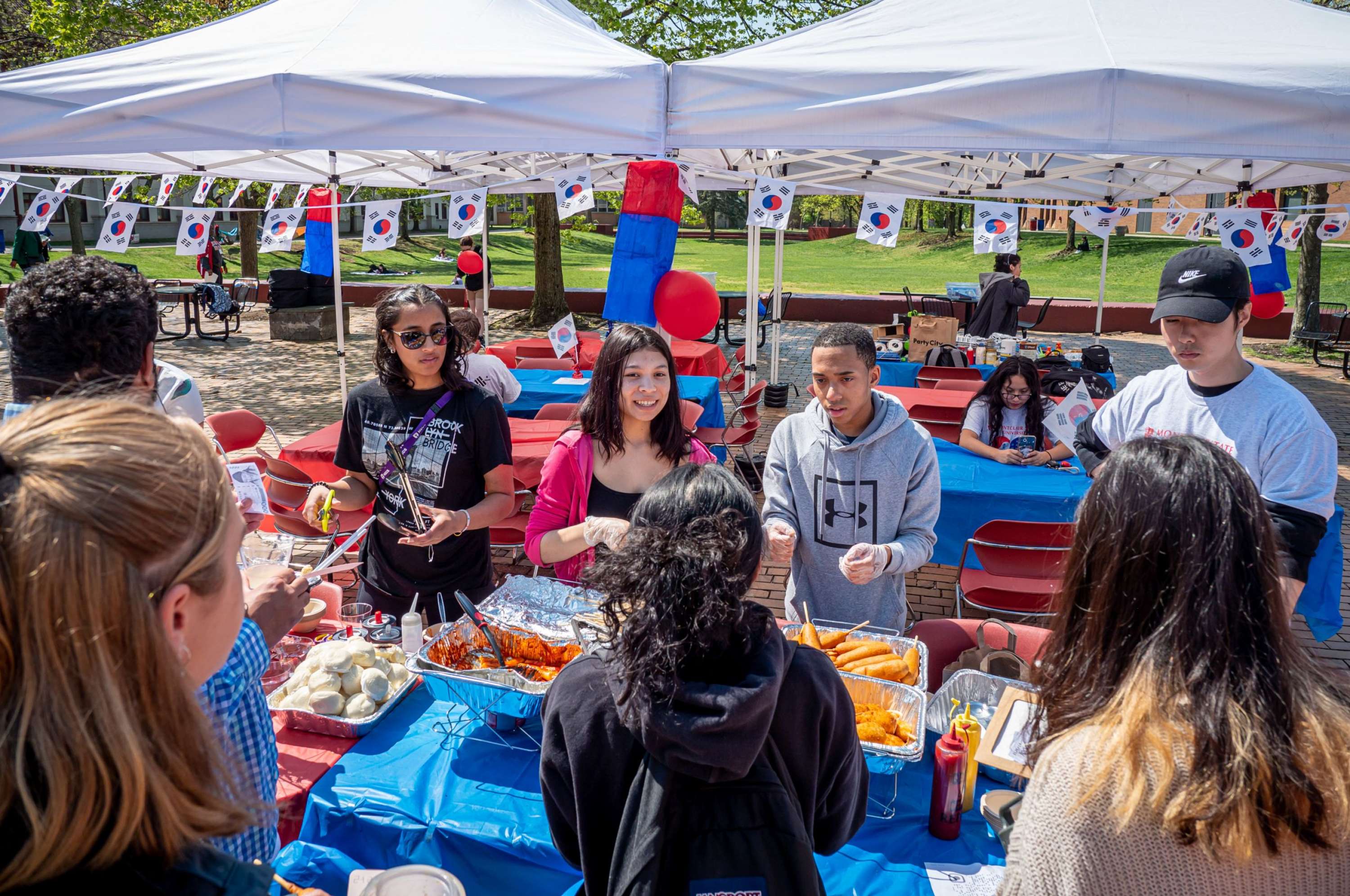 Attendees were treated to popular Korean dishes prepared by the Korean Culture and Language Student Association.