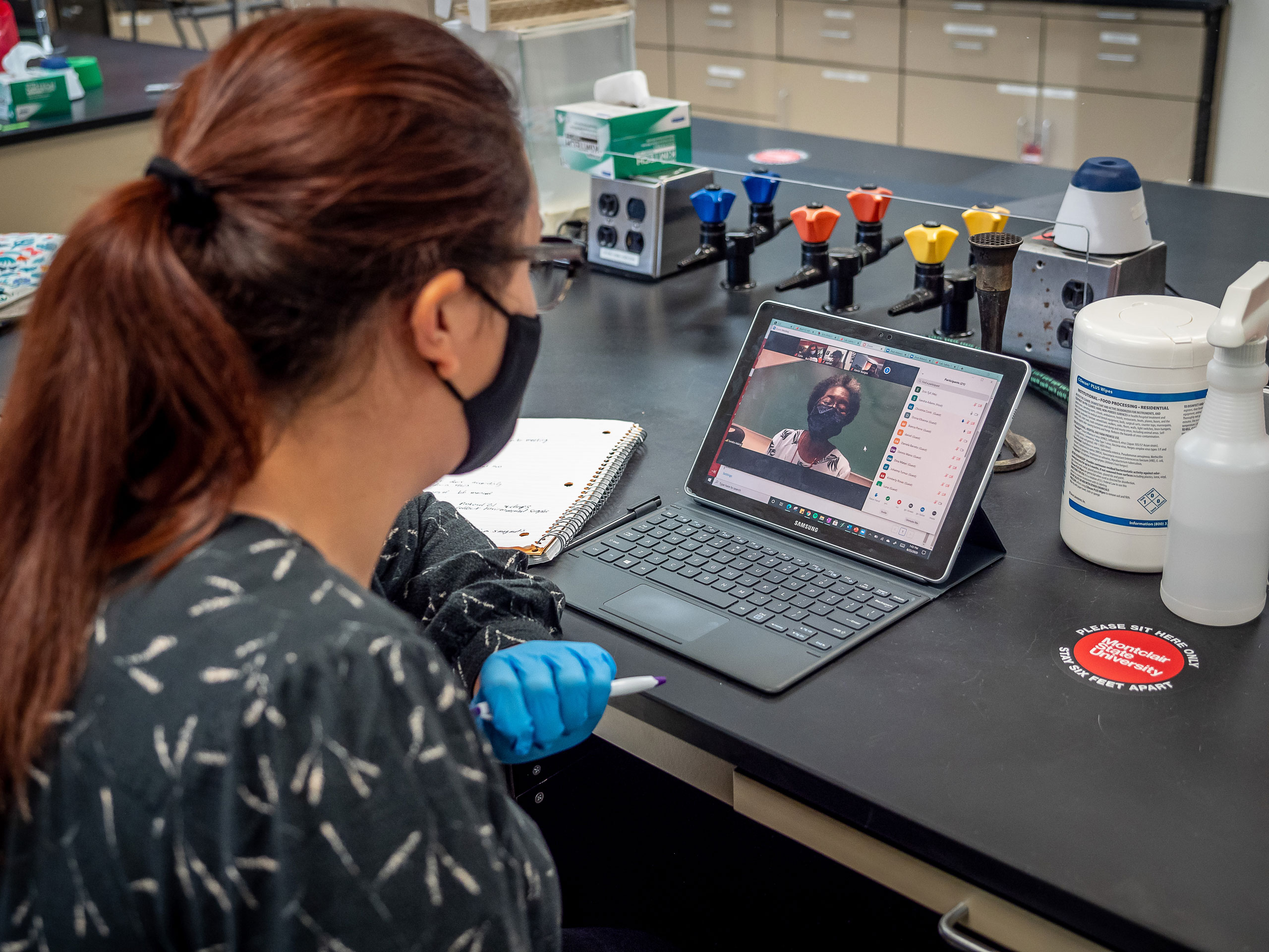 Student in lab using laptop to videoconference