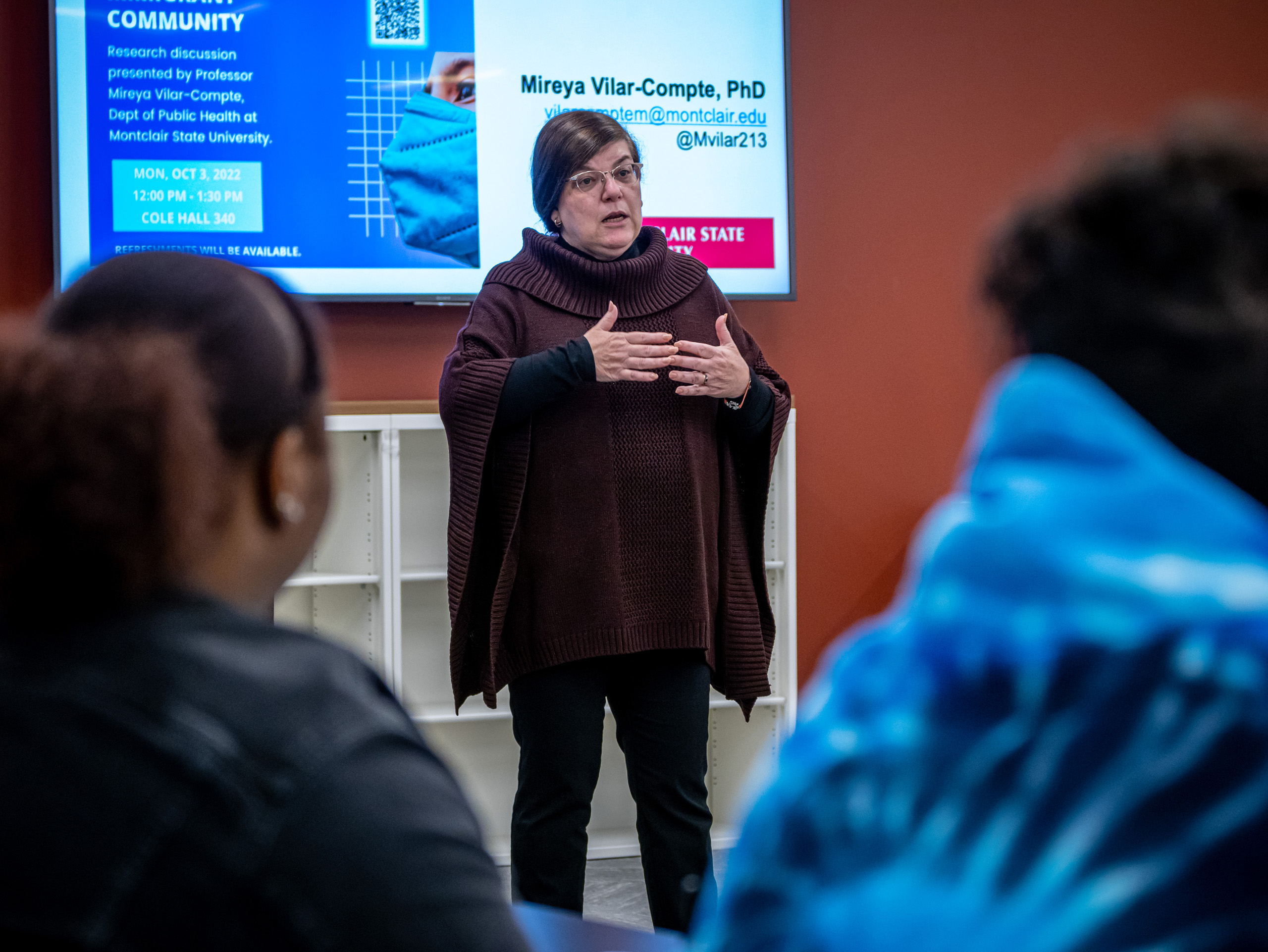 Katia Paz Goldfarb speaks to attendees