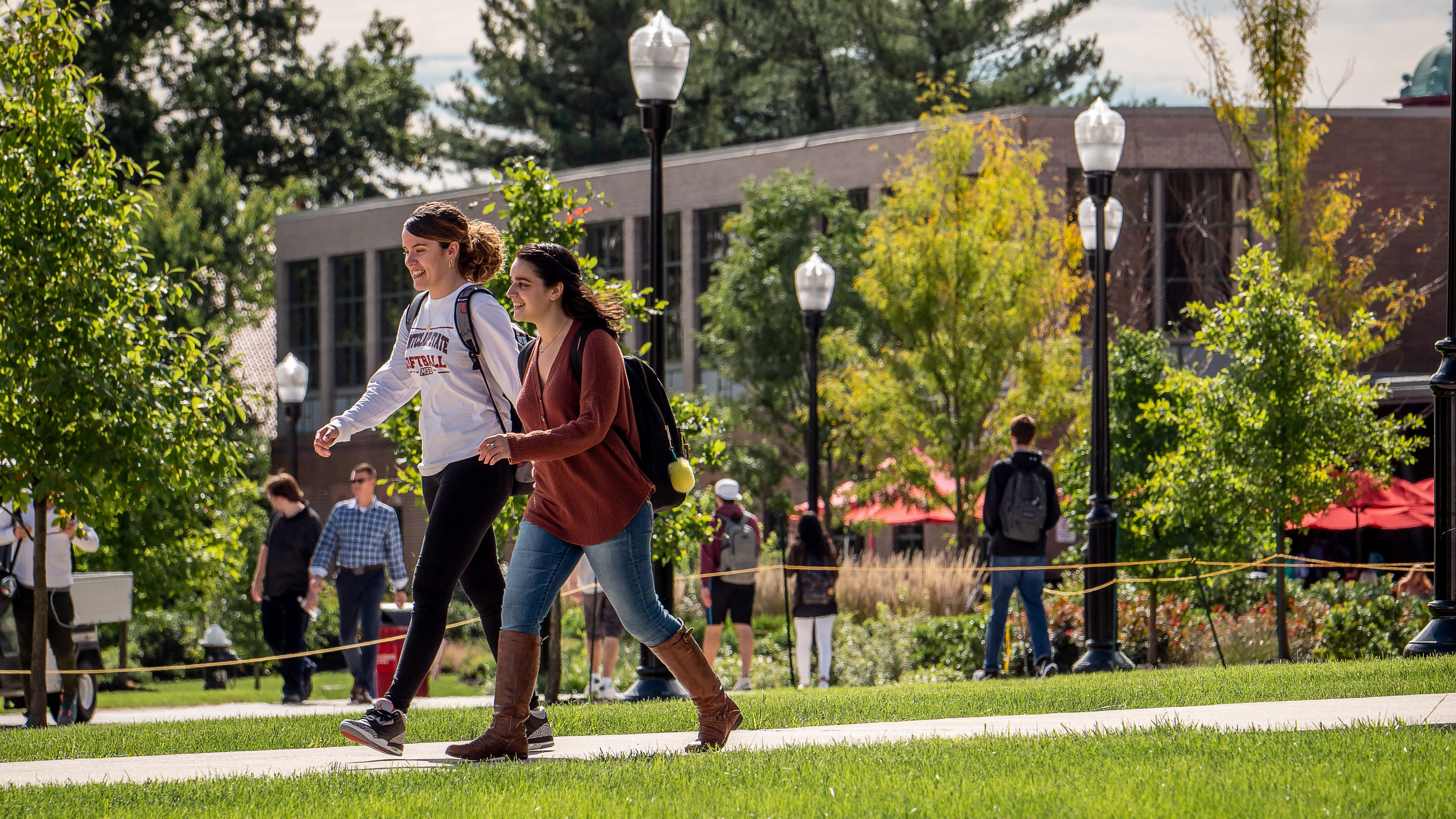 Stduents walking across quad in front of Sprague Library