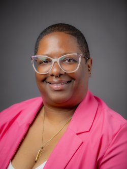 Alicia Tucker [headshot]