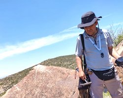 Hermann Bermudez sampling rock