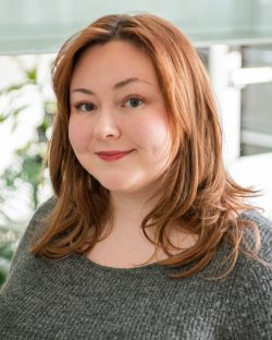 Marissa smiling for headshot.