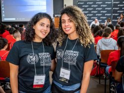 Two female HSCI students