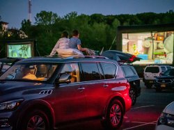 pop-up drive in theater on campus