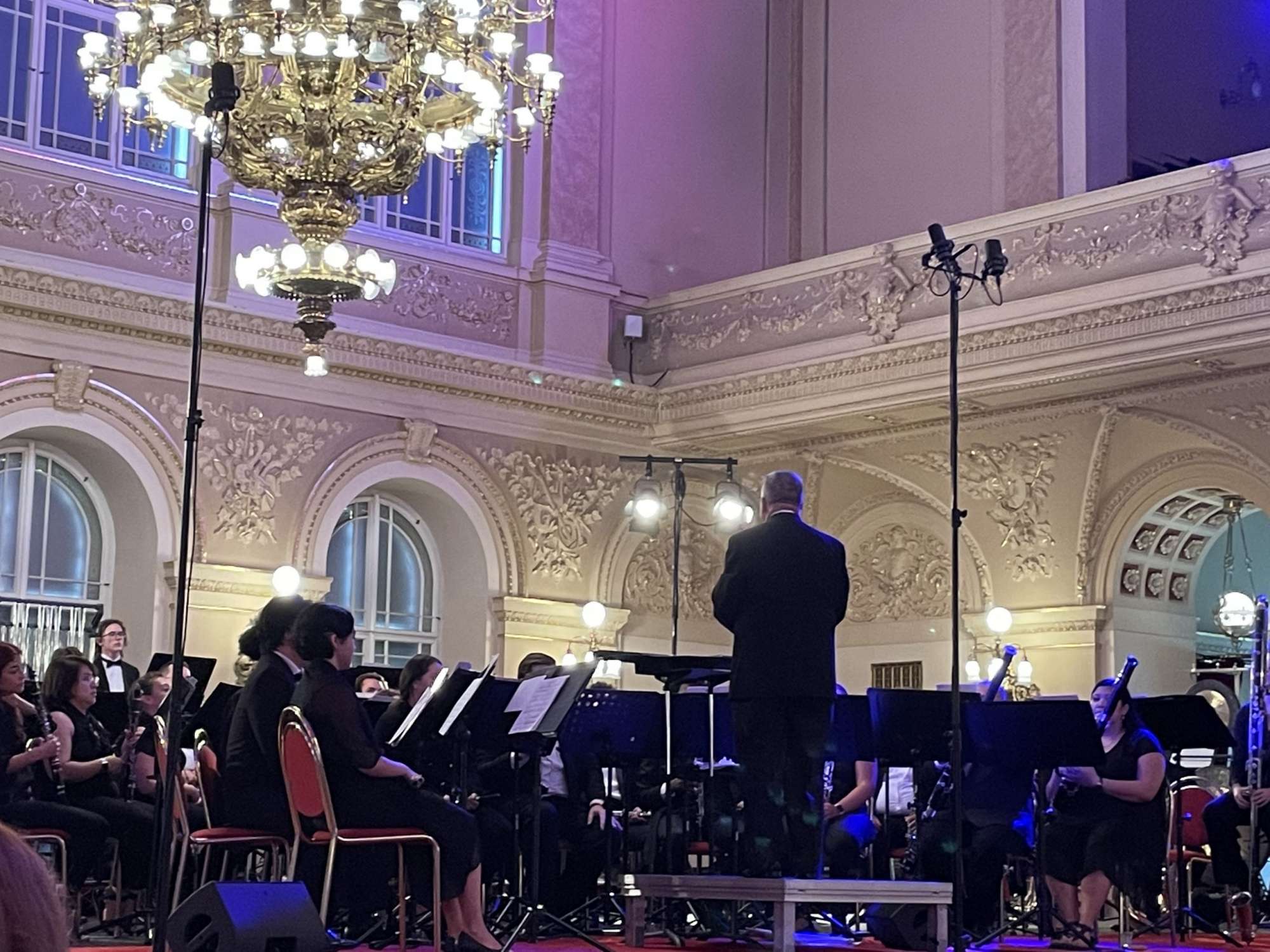 Thomas McCauley conducting the Wind Symphony in the Žofín Palace