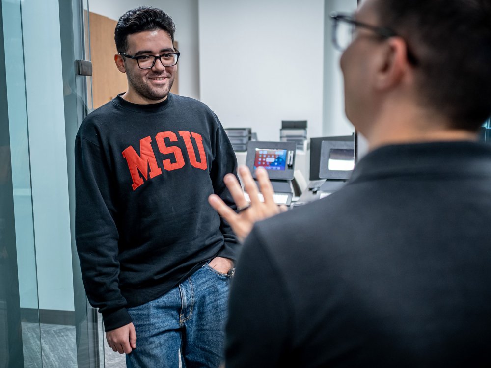 Joziah Lopez talks with his supervisor at University College.