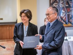 Prof. Ma receiving his emeritus certificate from President Susan Cole.