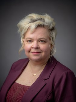 Photo of Kristin Calvert