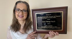 Photo of Lucy Tagaki accepting ADA Outstanding Psychologist Awardaward