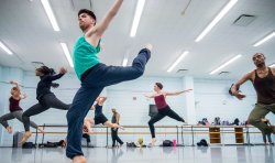 Students in dance class. Image by Mike Peters.
