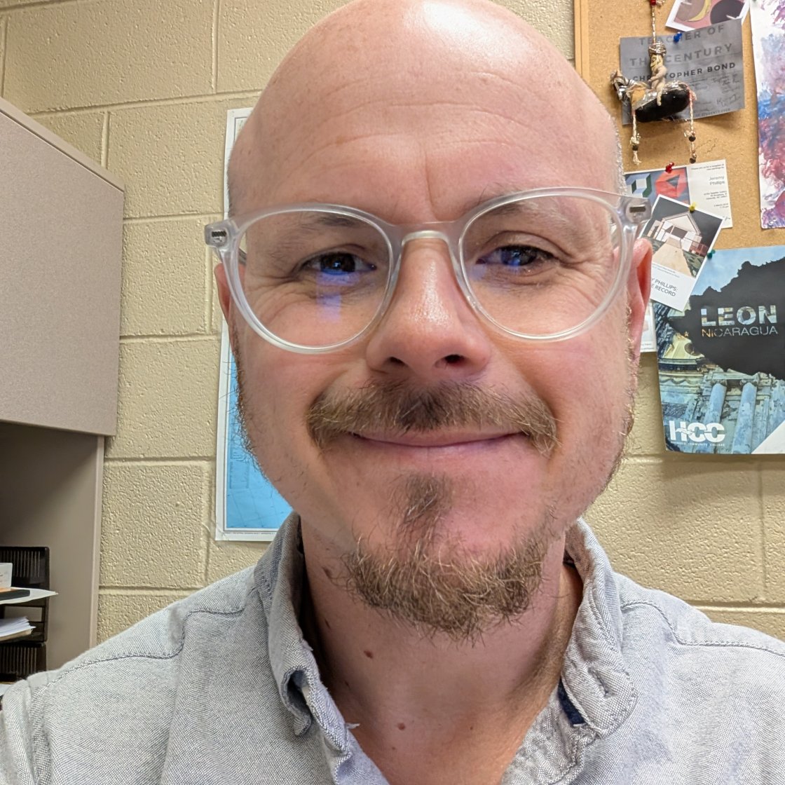 Photo of Christopher Bond