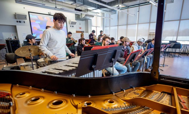Students practice during Jazz band class.