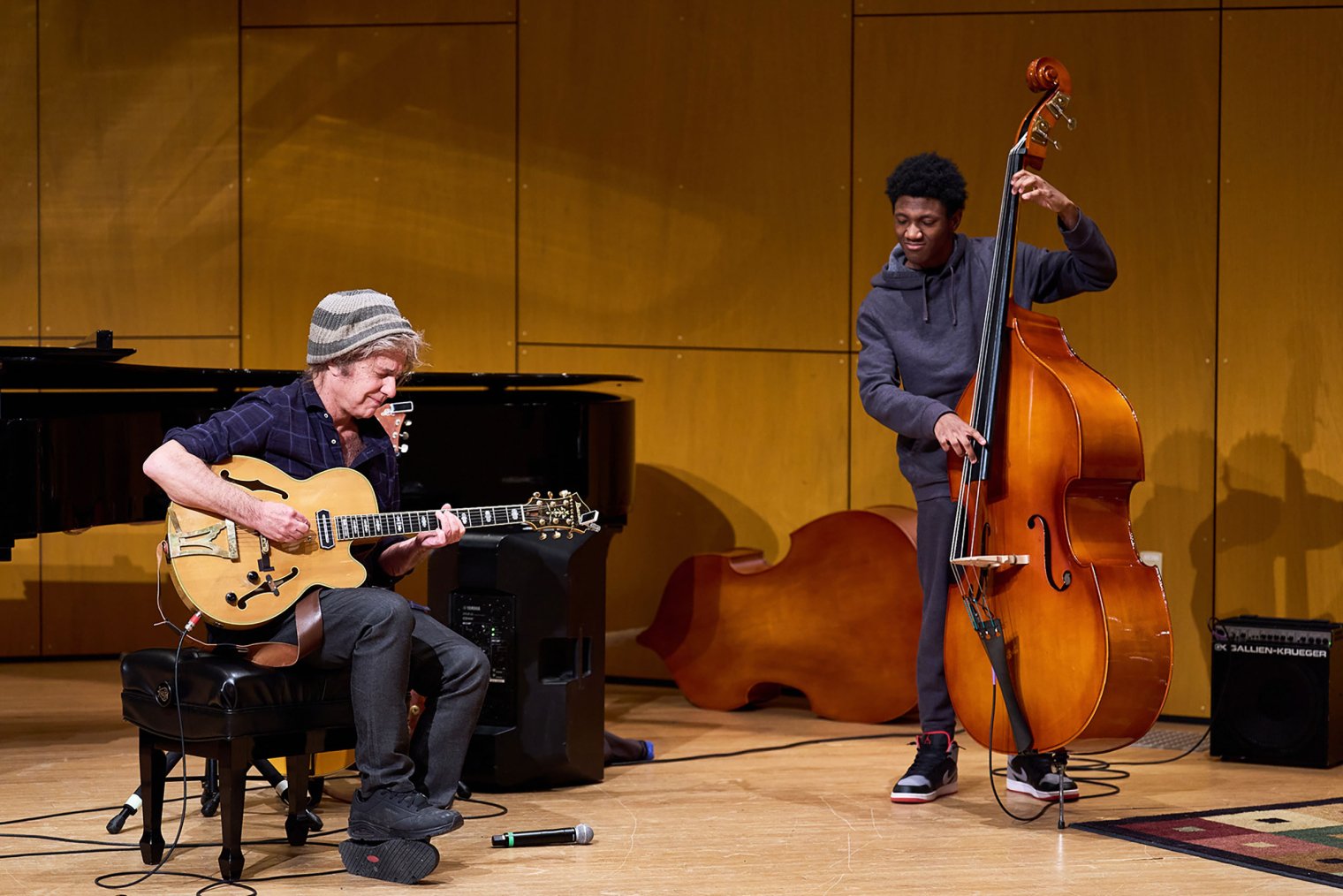 Jazz guitarist Pat Metheny performs with bass player Drew Tyson, a high school student.